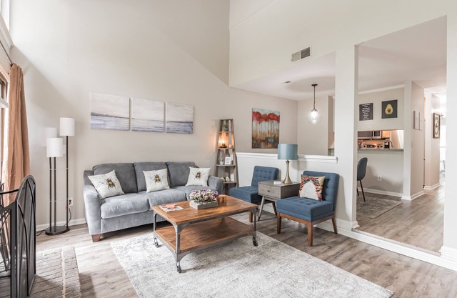 Modern Spacious 2BR w/King Bed & Private Patio (So CLT)