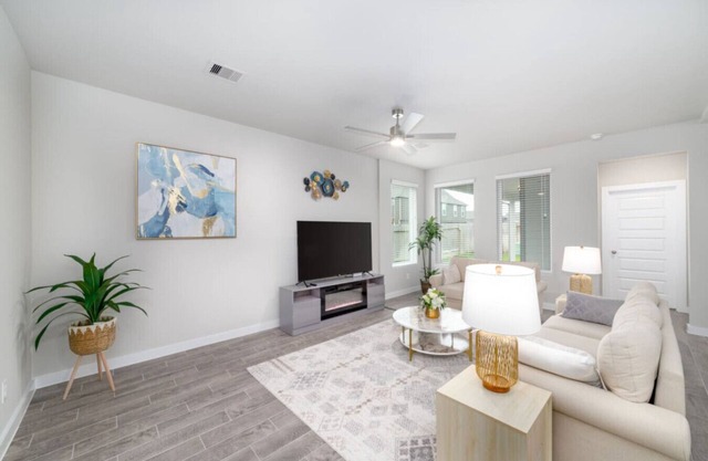 Modern & Spacious 4-Bedroom Home in Rosenberg, TX