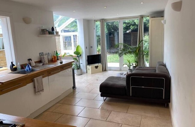 Modern, Spacious 1 Bedroom Garden Flat SW18
