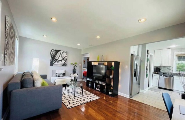 Modern & Spacious-walk to metro w/parking On-site