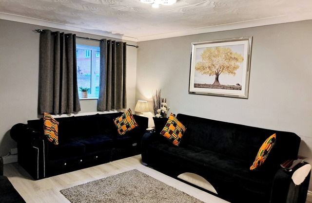 Modern & Spacious - Walk to London ExCEL- Parking