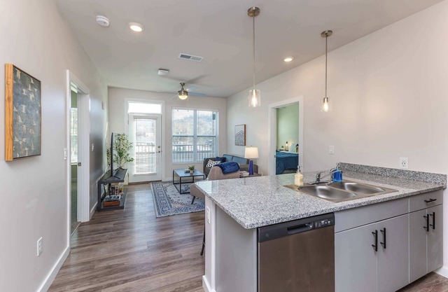 Modern Stay Close to Dining & Entertainment