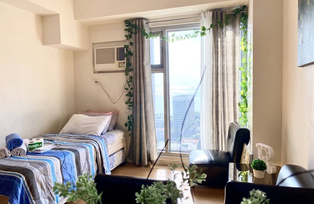Modern Studio Condominium w/Manila Bay View Sunset