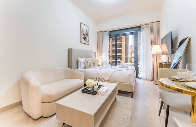 Modern Studio Near Downtown Dubai, Few Mins Walk to Hartland Greens Park by Deluxe Holiday Homes