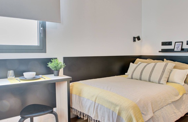 Modern Studio with High-Speed Wi-Fi in Pamplona