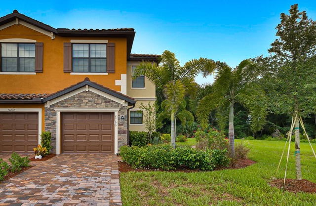 Modern Styled Townhome In Amenity Rich Community