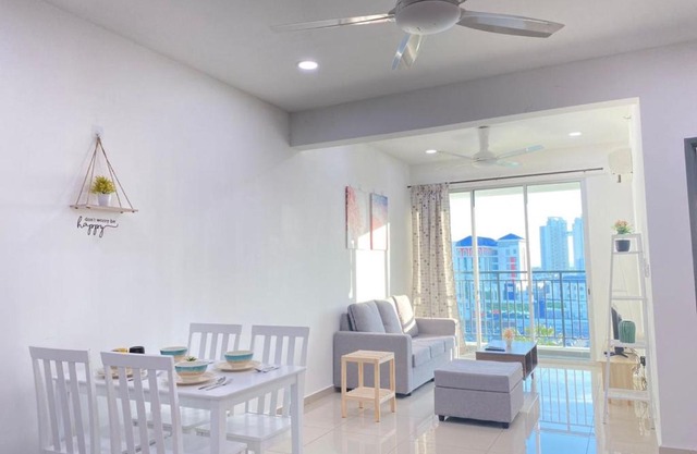 Modern Stylish 2 ROOM SUITE MP8@Metropol Perda BM