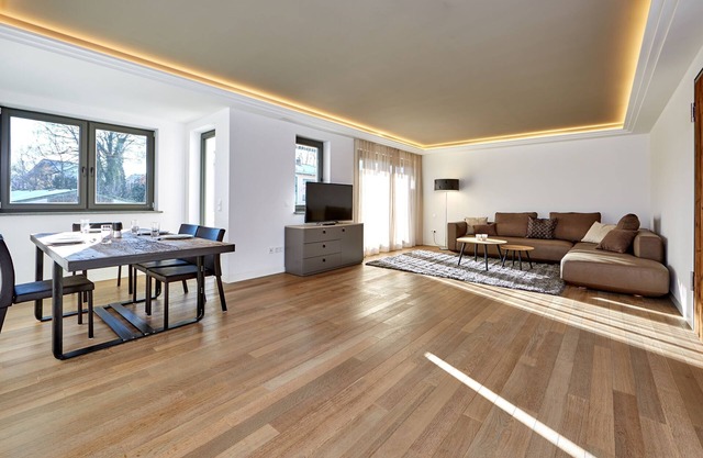 MODERN SUITE - 82sqm 1st floor - opt. 2 pers. - south-facing balcony, WLAN; NEW! SAUNA HOUSE!