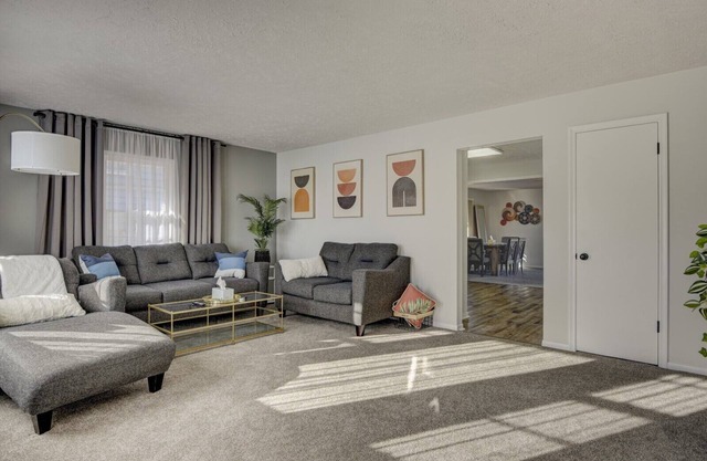 Modern, Timbered, LUX 3Bedroom in perfect location
