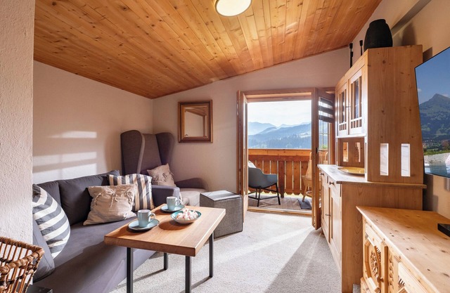Modern top floor flat with fantastic views