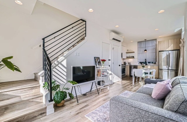 Modern Townhome, Private Balcony, Waterfront Views