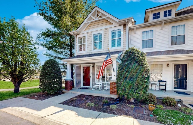 Modern townhome with on-site golf & pool - water views, W/D, & central AC