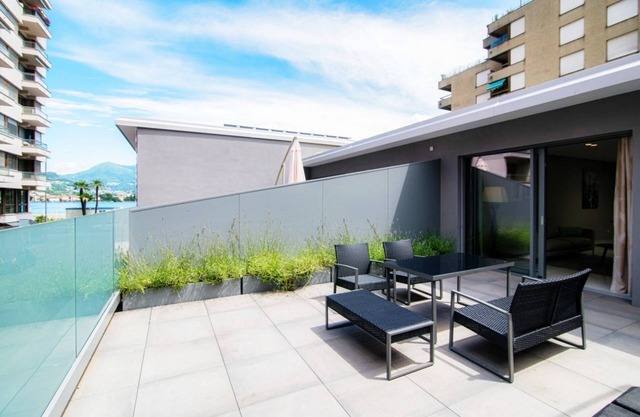Modern two-bedroom apartment a stone's throw from the lake (PROMENADE 5)