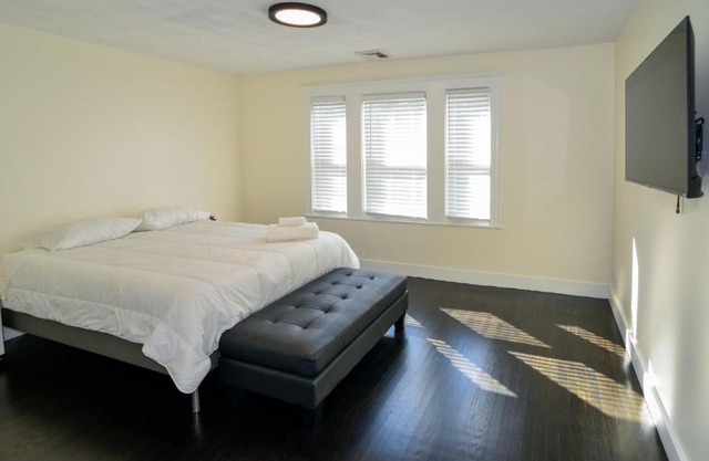 Modern Two Bedroom Condo - Boston