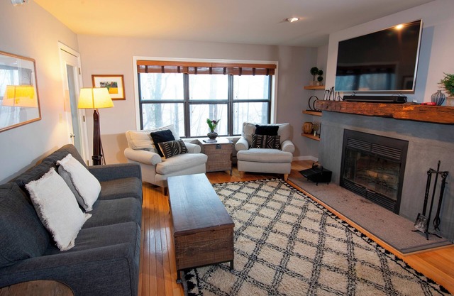 Modern & Updated Winterplace 3Br- Sleeps 12
