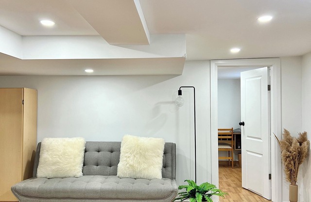 Modern Upper Beaches Home-2min from Subway Station
