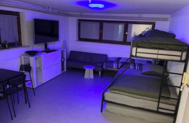 Modern Urban Studio Apartment S-bahn 27qm for 6 Near Mercedes Benz Sindelfingen
