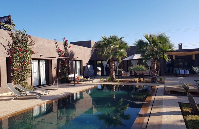 Modern villa 6 p. Silence, comfort, services 20 minutes from Marrakech