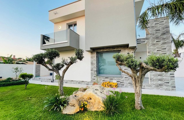 Modern Villa in Sicily, comfort, relax, garden and parking