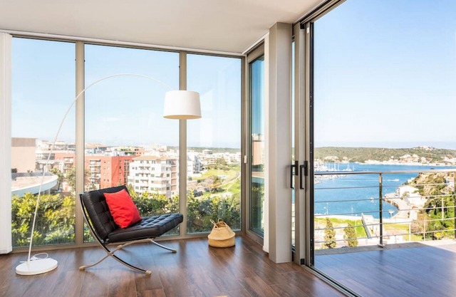 Modern Villa, Port Views, Jacuzzi & Pool, Full AC