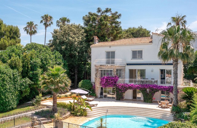 Modern villa with beautiful sea views on the Cap d'Antibes