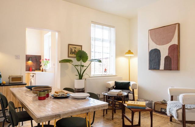 Modern vintage, pet-friendly 2-bedroom house in Stockport