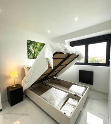 Moderne F2 proche ORLY, Paris
