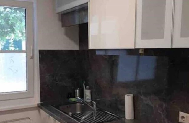 Moderne Wohnung & Parken, in der Nähe von Metro U1