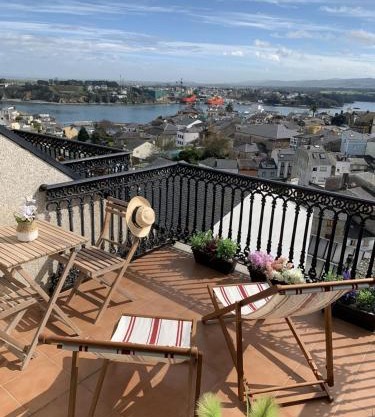 MODERNO PISO CON LA MEJOR TERRAZA DE RIBADEO Y VISTAS MARAVILLOSAS