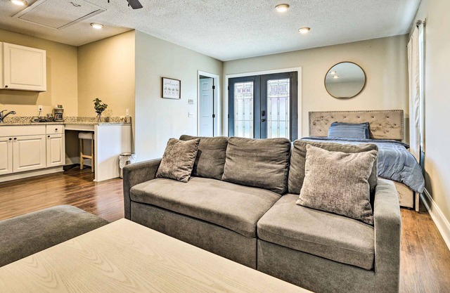 Modest Huntsville Studio w/Full Kitchen!