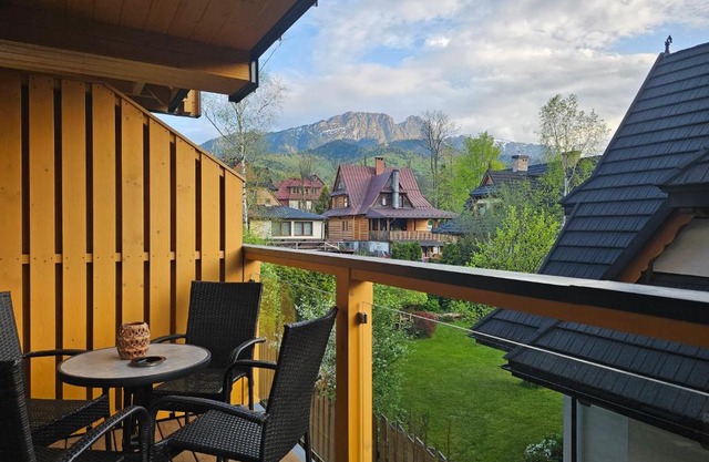 Modrzejewska Residence Apartament z Góralką Giewont View by RentiloPL
