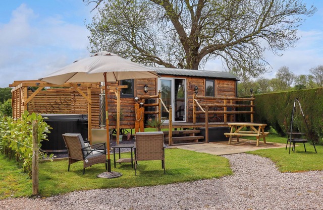 MOEL Y PARC, romantic, luxury holiday cottage in Denbigh