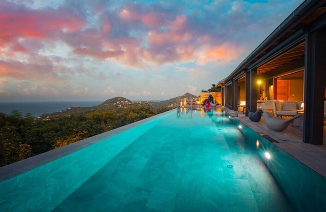Moh - 3-Bedroom luxury villa with panoramic ocean views