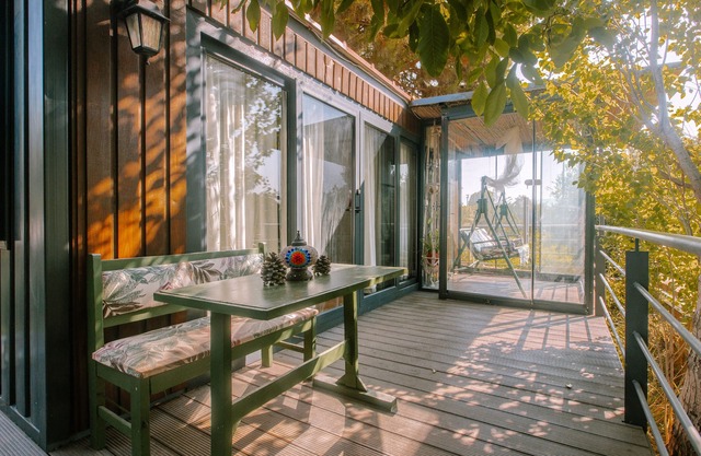 Mona Glamping Caravan Suites