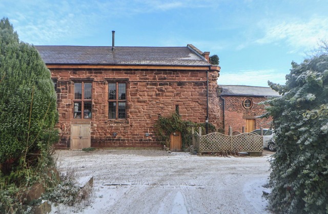 MONASTERY HALL, pet friendly, with open fire in Elton, Cheshire
