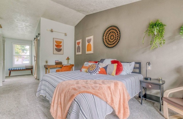 Monmouth Retreat w Hot Tub, Playground & Game Room