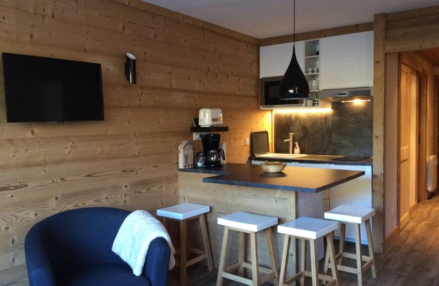 Montgenèvre apartment with mountain area, for 4 (2 adults 2 children), close to the slopes