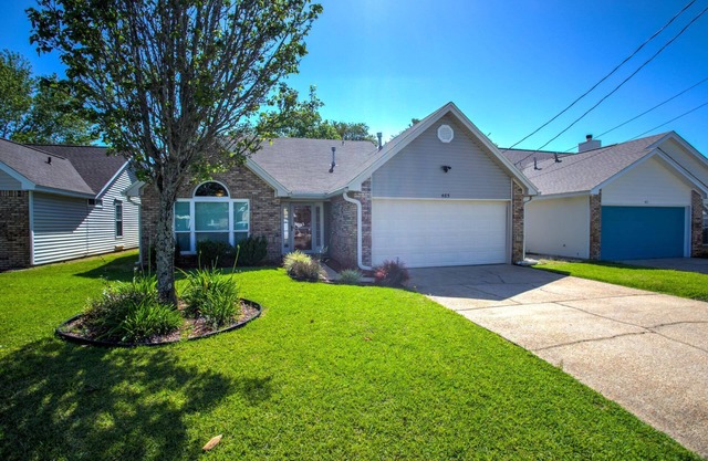 Month Stays Available | Close to Hurlburt Field, Navarre & Okaloosa | Dogs Ok |Fenced Yard |Foosball