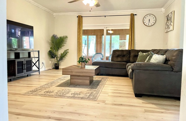 Monthly Comfort, Sleeps up to 12 with Wi-fi, Gym, Crib and Parking.