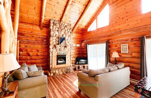 Monthly rental. Cozy log home in TC. Short drive to horse shows and festivals