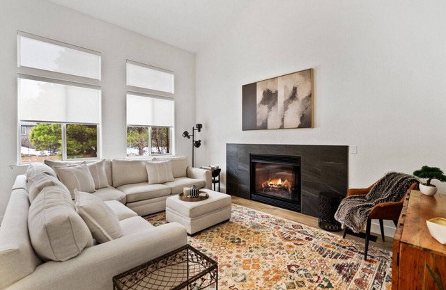 *Monthly Rental*Modern Home* *Fully Fenced Yard*Near NAU