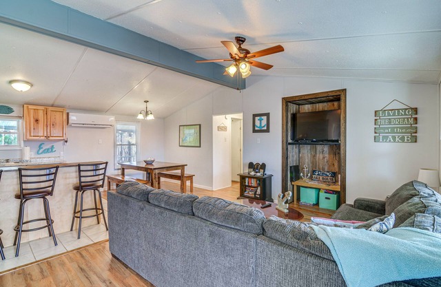 Monticello Home w/Deck & Fire Pit < 1 Mi to Water