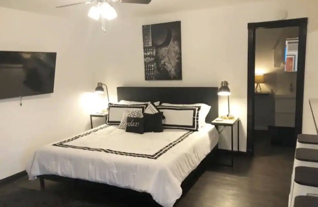 Montrose Sleek Studio! Medical Center 44 ⭐️⭐️⭐️⭐️⭐️