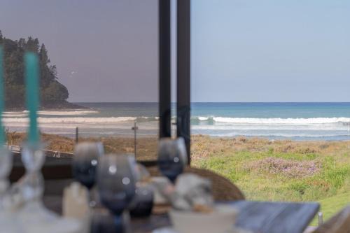 MOOL100B - BEAUTY ON THE BEACH FRONT