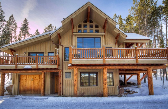 Moonlight Luxury Chalet- Large Deck, Mtn Views, Ski-in/out, Hot Tub, 2Fireplaces