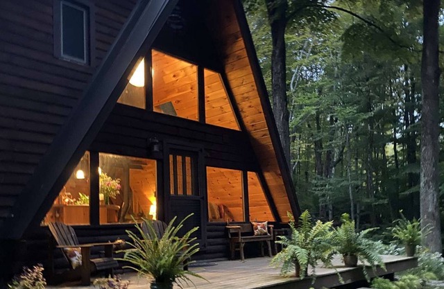 Moonlit Chalet & Nature Sanctuary