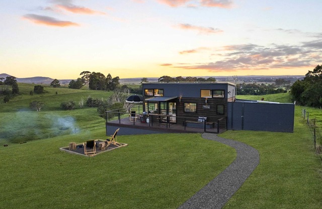 'Moonsong' - Romantic Off-grid Mountain Retreat
