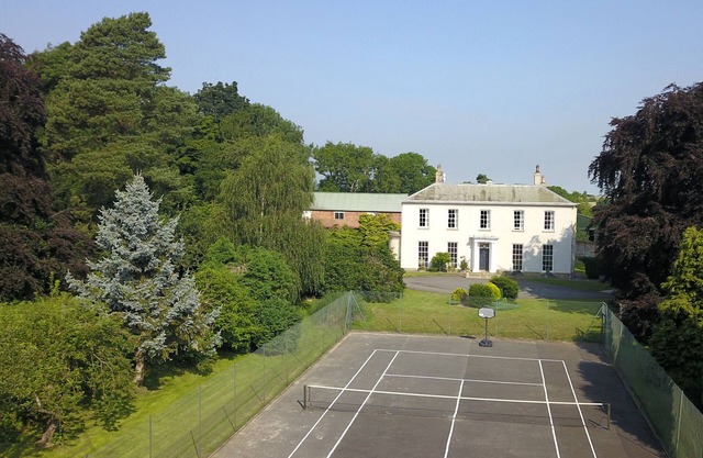 MOORTOWN HOUSE, pet friendly, luxury holiday cottage in Caistor