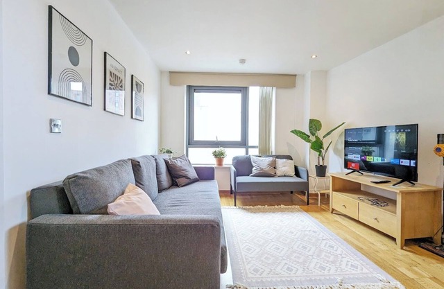 Morden 2-Bedroom Apt in Heart of City Centre