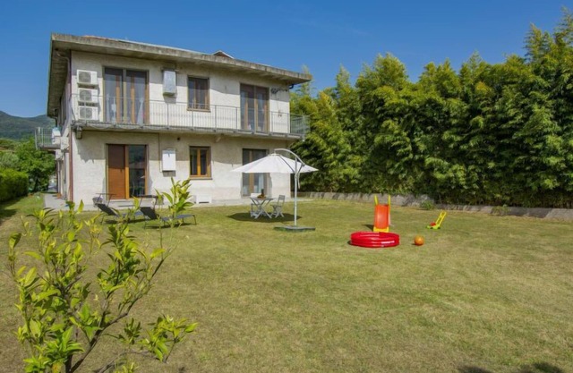 More e Lamponi by Interhome